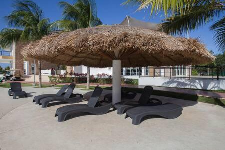 Departamento En Cancun Con 7 Albercas Tipo Playa Y Laguna Exteriör bild