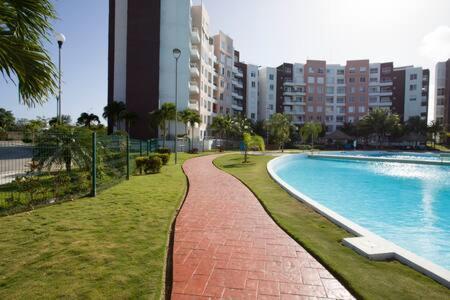 Departamento En Cancun Con 7 Albercas Tipo Playa Y Laguna Exteriör bild